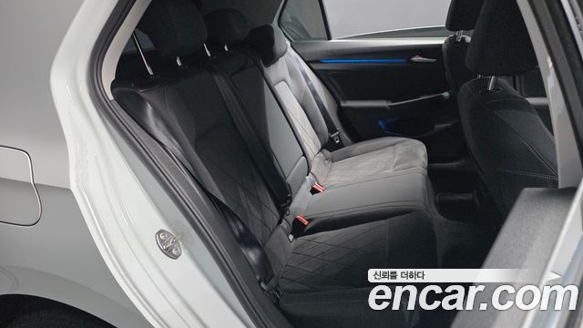 Volkswagen Golf 2022 — photo 17