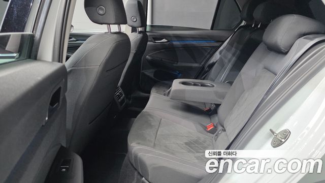 Volkswagen Golf 2022 — photo 18