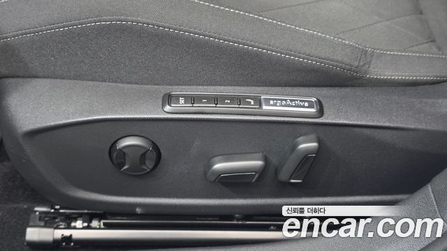 Volkswagen Golf 2022 — photo 25