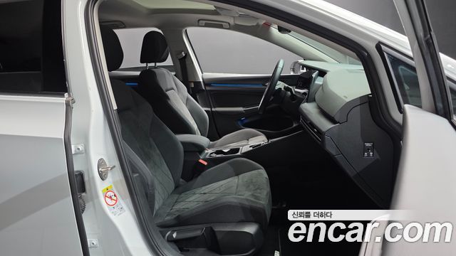 Volkswagen Golf 2022 — photo 16