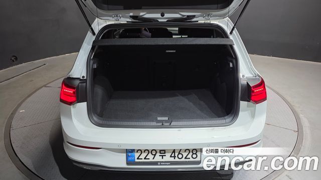 Volkswagen Golf 2022 — photo 31