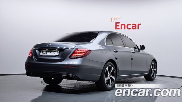 Mercedes-Benz E-Class 2020 — photo 2