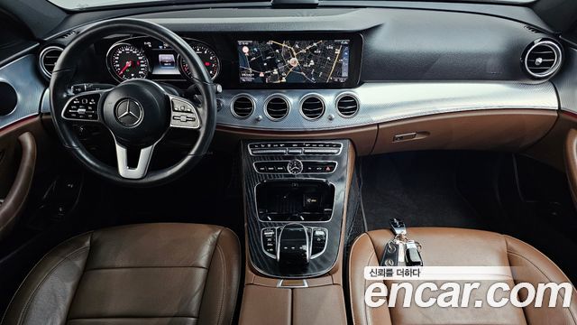Mercedes-Benz E-Class 2020 — photo 10