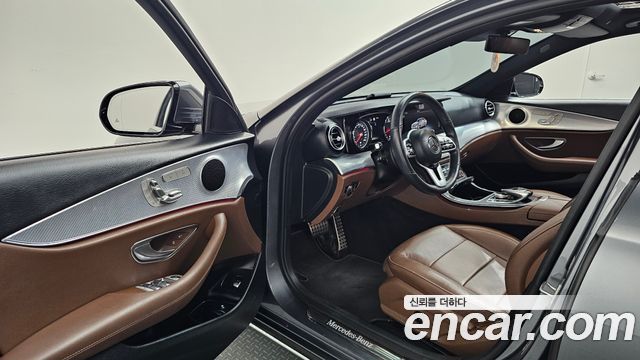 Mercedes-Benz E-Class 2020 — photo 13