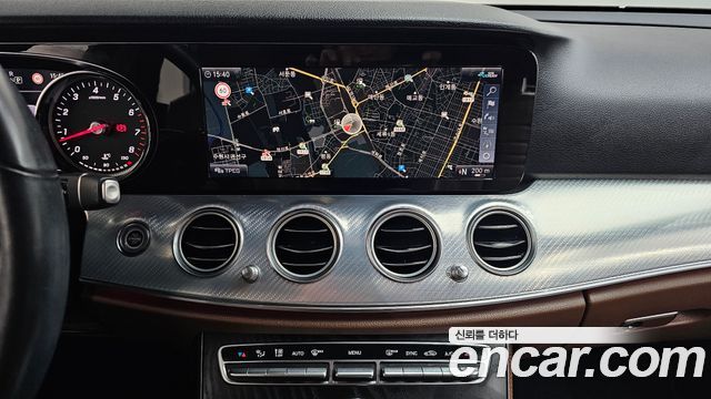 Mercedes-Benz E-Class 2020 — photo 18