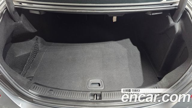 Mercedes-Benz E-Class 2020 — photo 24