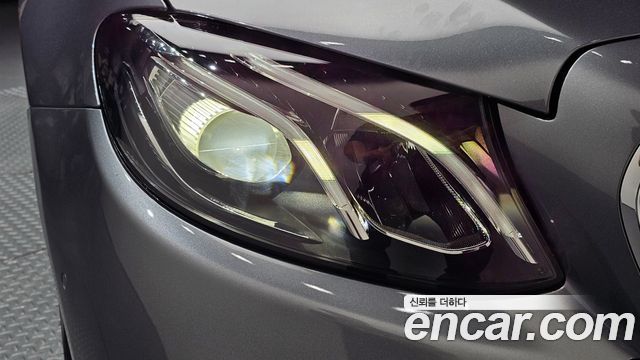 Mercedes-Benz E-Class 2020 — photo 8