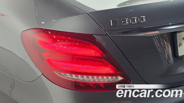 Mercedes-Benz E-Class 2020 — photo 9