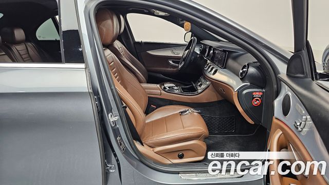 Mercedes-Benz E-Class 2020 — photo 16
