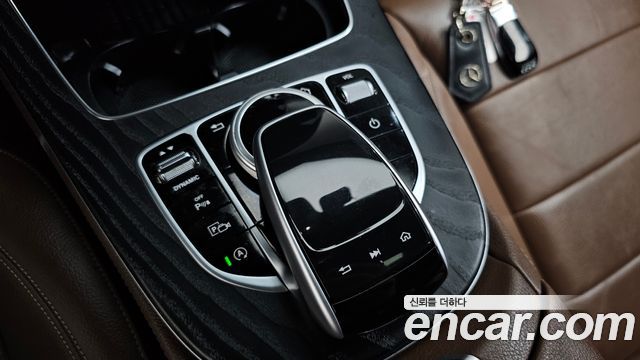 Mercedes-Benz E-Class 2020 — photo 32