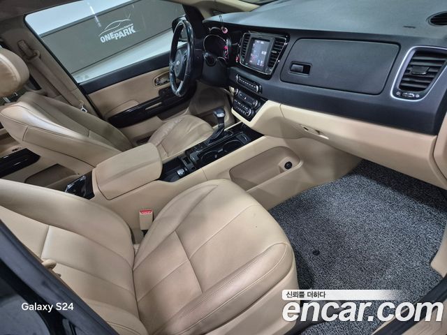 Kia Canival 2017 — photo 10