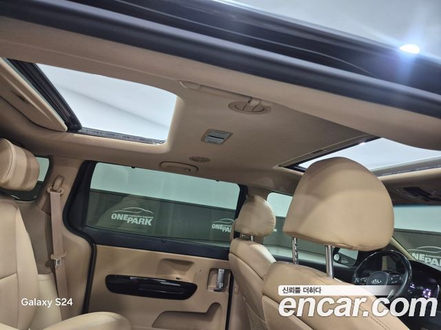 Kia Canival 2017 — photo 11