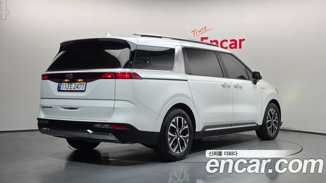 Kia Canival 2021 — photo 2