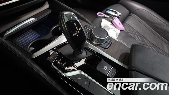 BMW 5-Series 2017 — photo 9
