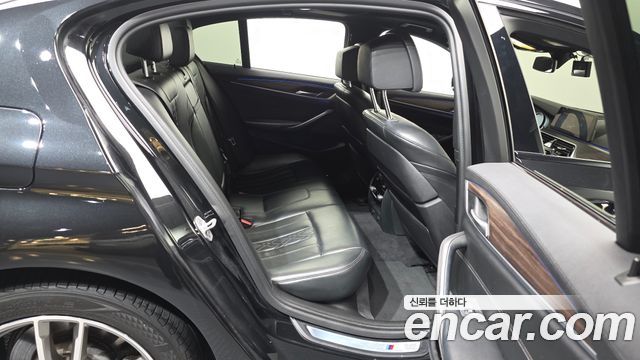 BMW 5-Series 2017 — photo 12