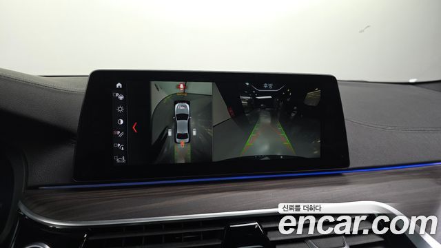 BMW 5-Series 2017 — photo 15