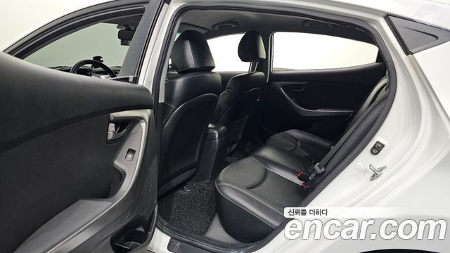 Hyundai AVANTE 2011 — photo 11