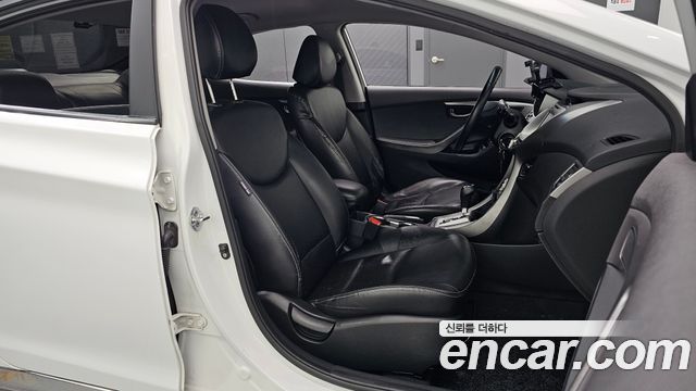 Hyundai AVANTE 2011 — photo 12