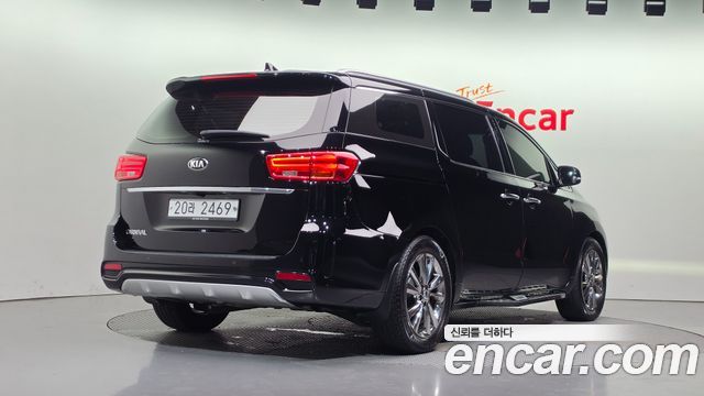 Kia Canival 2019 — photo 2