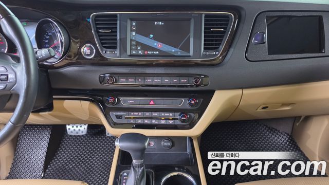Kia Canival 2019 — photo 14