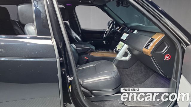 Land Rover Range Rover 2018 — photo 17