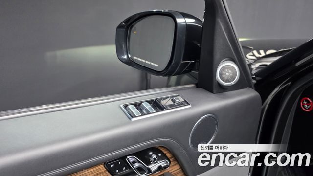 Land Rover Range Rover 2018 — photo 34