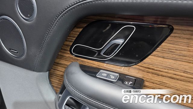 Land Rover Range Rover 2018 — photo 39