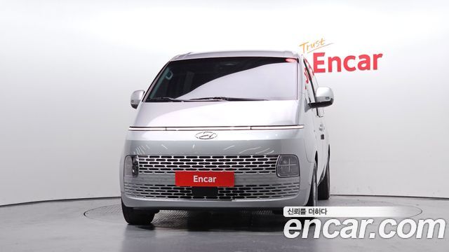 Hyundai Staria 2023 — photo 3