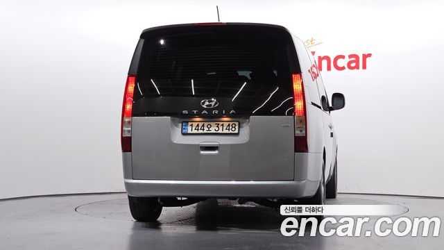 Hyundai Staria 2023 — photo 4