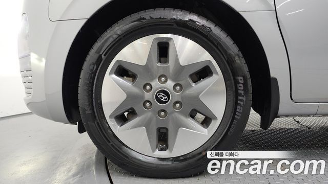 Hyundai Staria 2023 — photo 5