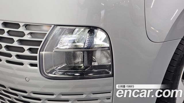 Hyundai Staria 2023 — photo 8