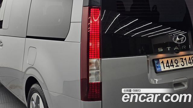 Hyundai Staria 2023 — photo 9