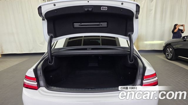 Genesis G80 2022 — photo 26