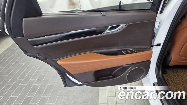 Genesis G80 2022 — photo 15