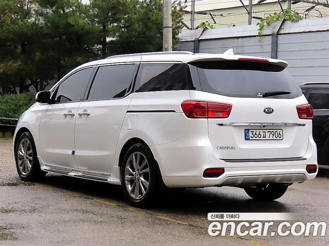 Kia Canival 2020 — photo 2