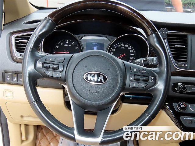 Kia Canival 2020 — photo 13