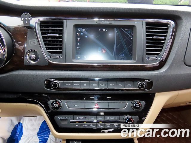 Kia Canival 2020 — photo 16
