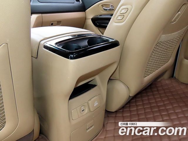 Kia Canival 2020 — photo 18