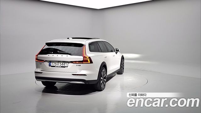 Volvo V60 2024 — photo 2
