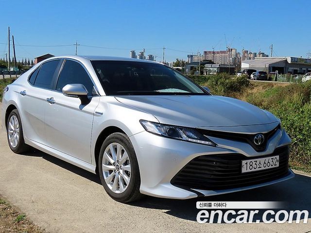 Toyota Camry 2021 — photo 1