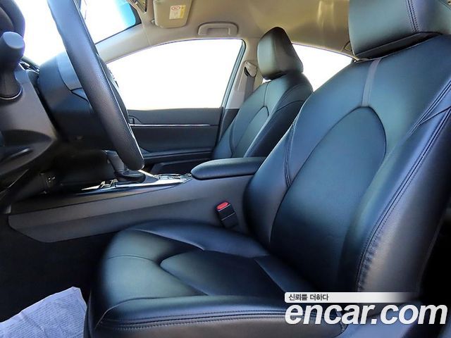Toyota Camry 2021 — photo 5