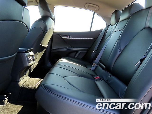 Toyota Camry 2021 — photo 6