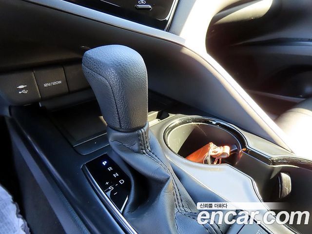 Toyota Camry 2021 — photo 11