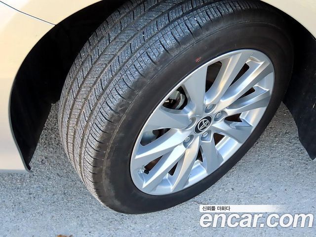 Toyota Camry 2021 — photo 19