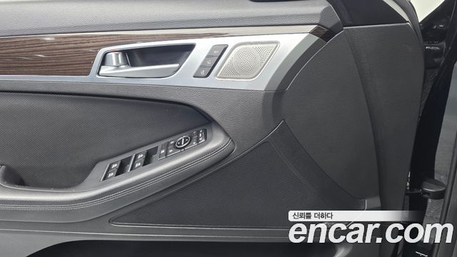 Genesis G80 2017 — photo 24