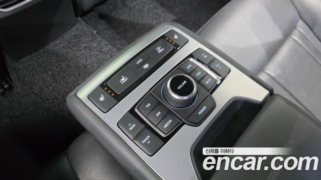 Genesis G80 2017 — photo 25