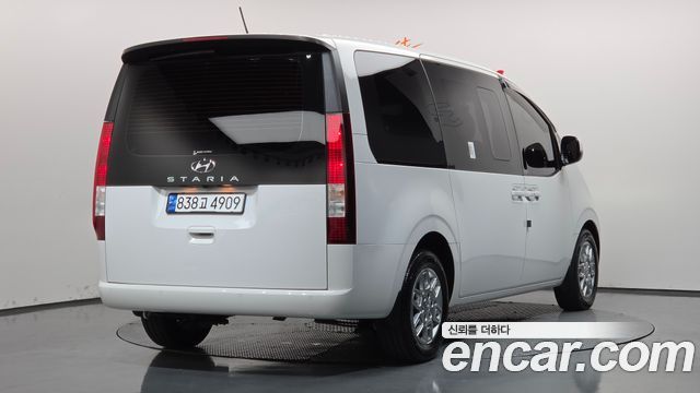 Hyundai Staria 2023 — photo 2