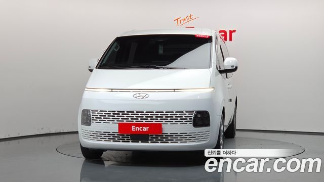 Hyundai Staria 2023 — photo 3
