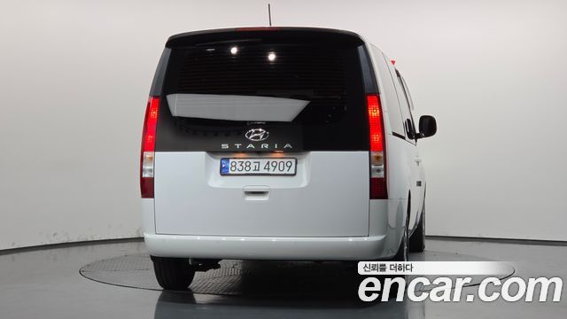 Hyundai Staria 2023 — photo 4