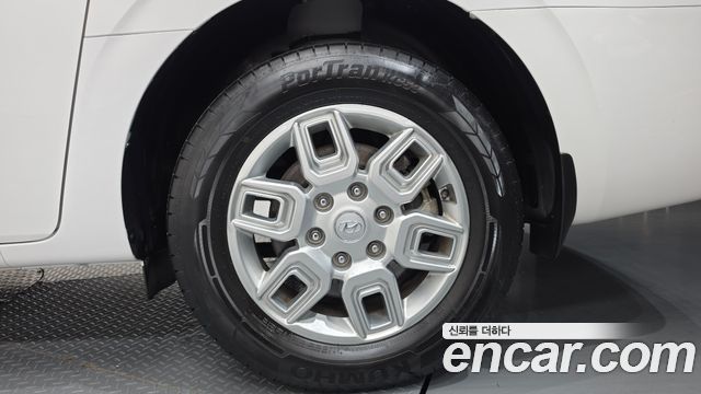 Hyundai Staria 2023 — photo 7
